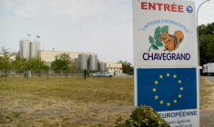 L'entrée du site de Chavegrand, le 13 août 2025, à Maison-Feyne, dans la Creuse ( AFP / GUILLAUME SOUVANT )