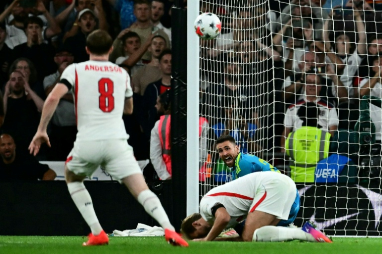 Harry Kane rate un penalty pour l'Angleterre face à l'Espagne, le 26 septembre 2026 à Wembley ( AFP / Ben STANSALL )