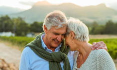 Avec une bonne communication familiale, les enfants comprennent que les dispositions prises ne visent pas à réduire leur part, mais à protéger le conjoint de manière temporaire et équitable. ( crédit photo : Getty Images )