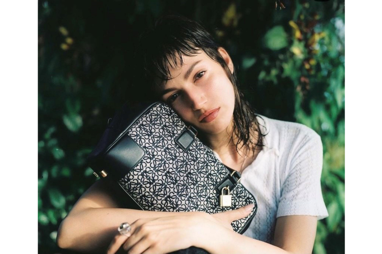 Les actrices Netflix sont courtisées par les marques de luxe (crédit photo : capture instagram @ursulolita)