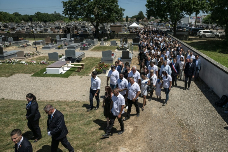 Obsèques de Lyhanna, une fillette de 11 ans, au cimetière de Fleurance, dans le sud-ouest de la France, le 12 juin 2026 ( AFP / Ed JONES )