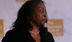 PHOTO DE FICHIER : Lisa D. Cook, gouverneur de la Réserve fédérale, s'adresse à l'Economic Club of New York à New York