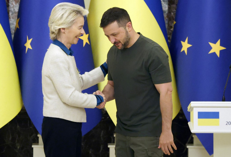 Ursula von der Leyen et Volodymyr Zelensky, à Kiev, le 20 septembre 2024 ( AFP / ANATOLII STEPANOV )