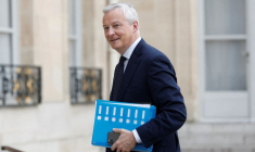 Le ministre français de l'Économie, Bruno Le Maire, arrive pour une réunion à l'Élysée avec les responsables des 50 sites industriels français les plus émetteurs de gaz à effet de serre