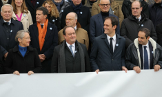 L'ancien Premier ministre Édouard Philippe (2e rang, 2e en partant de la droite) a participé, dimanche 12 novembre, à la marche contre l'antisémitisme à Paris.  ( POOL / THOMAS SAMSON )
