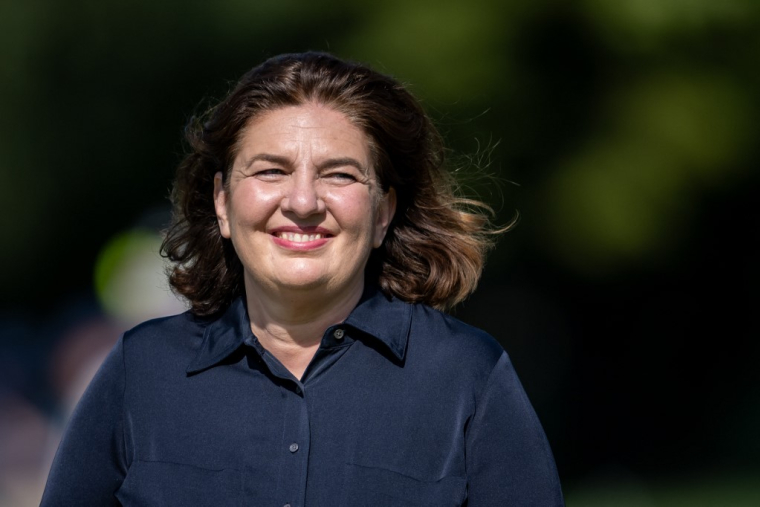 La directrice générale d'Amundi, Valérie Baudson, à Évian, le 30 juillet 2030. ( AFP / FABRICE COFFRINI )