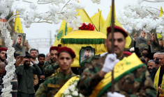 Des membres du Hezbollah lors des funérailles d'un compatriote à Mashghara, au Liban