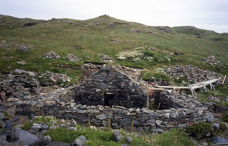 Cette île irlandaise est à vendre au prix d’un beau 6-pièces parisien (Crédit photo: 32cnamart - Wikimedia Commons)