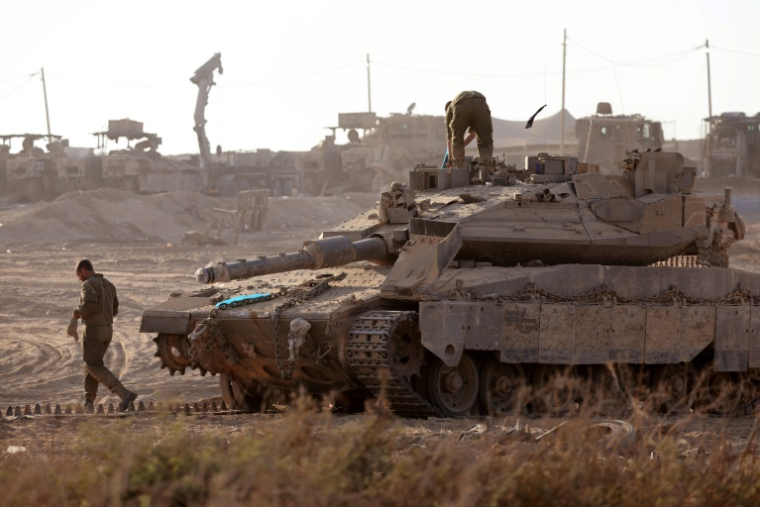Un char israélien est positionné près de la frontière avec la bande de Gaza, le 21 juillet 2025 ( AFP / Jack GUEZ )