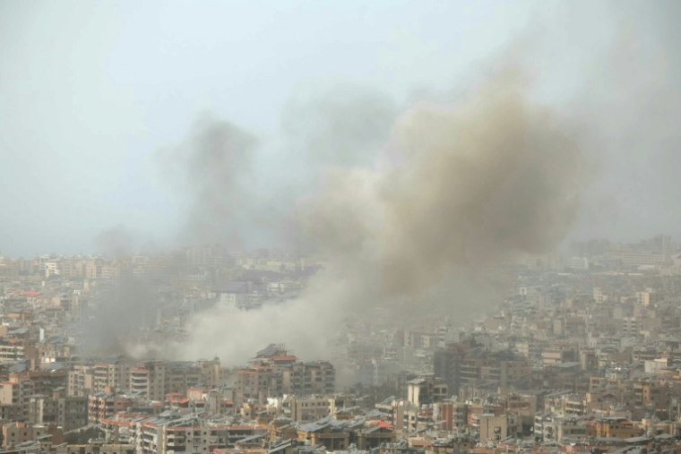 De la fumée s'élève de la banlieue sud de Beyrouth après une frappe israélienne, le 5 avril 2026 ( AFP / ibrahim AMRO )
