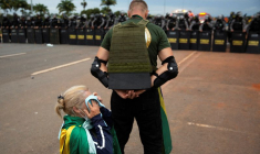 Un partisan de l'ancien président brésilien d'extrême droite Jair Bolsonaro