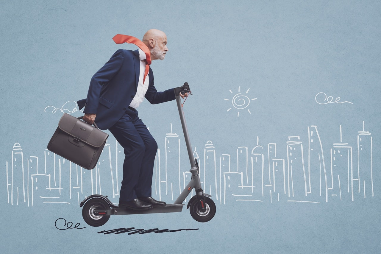 Etes-vous sûr de bien respecter toutes les règles quand vous circulez avec votre trottinette électrique ? (Crédits: Adobe Stock)