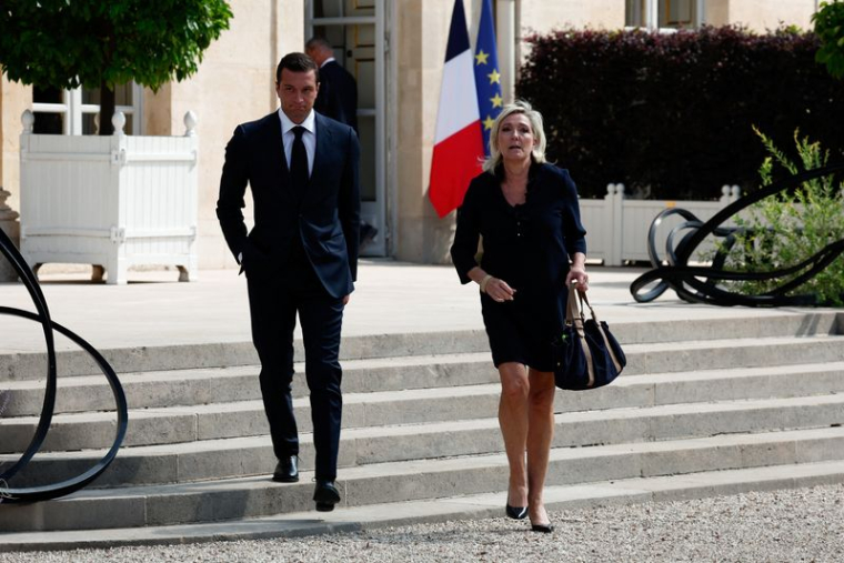 Marine Le Pen et Jordan Bardella du RN, parti français d'extrême droite
