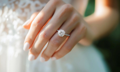 42% des Français déclare vouloir acheter un diamant «au moins une fois dans leur vie». (crédit : Adobe Stock / photo générée par IA)