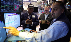 Les traders travaillent sur le parquet de la Bourse de New York