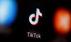 Sur cette illustration, un logo TikTok est affiché sur un smartphone
