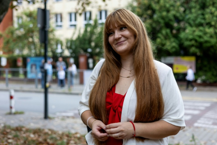 L'opposante bélarusse Antanina Kanavalava après avoir accompagné ses enfants à l'école, le jour de la rentrée des classes, le 1er septembre 2025 à Varsovie, en Pologne ( AFP / Wojtek RADWANSKI )