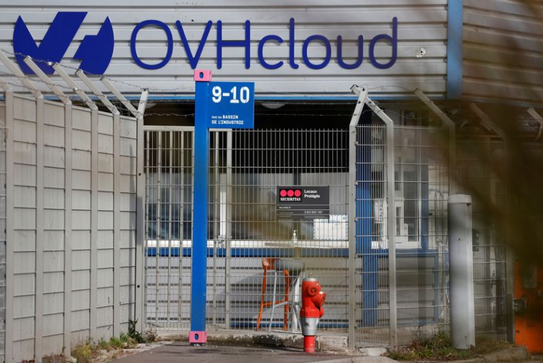 Le logo de la société française de cloud computing OVHcloud est visible sur le bâtiment d'un centre de données à Strasbourg