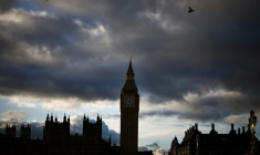 Le taux d'inflation au Royaume-Uni a grimpé en mars, poussé comme ailleurs par l'envolée des prix des carburants avec  la guerre au Moyen-Orient ( AFP / HENRY NICHOLLS )