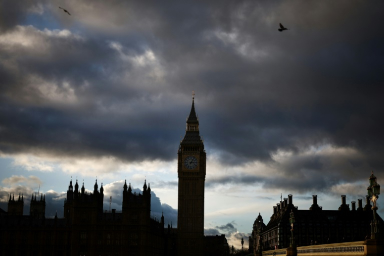 Le taux d'inflation au Royaume-Uni a grimpé en mars, poussé comme ailleurs par l'envolée des prix des carburants avec  la guerre au Moyen-Orient ( AFP / HENRY NICHOLLS )