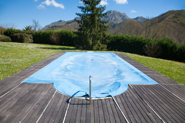 Piscines  c’est l’heure de l’hivernage - iStock-quintanilla