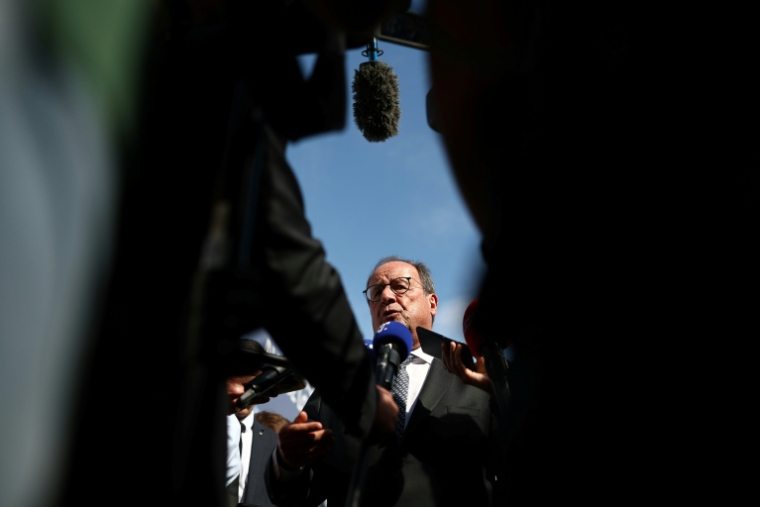 L'ancien président et actuel parlementaire français François Hollande lors de sa visite dans une foire agricole à Châlons-en-Champagne, dans la Marne, le 3 septembre 2026 ( AFP / Sameer AL-DOUMY )