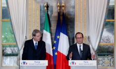HOLLANDE SOUHAITE QUE LE CHANTIER DE L'EUROPE DE LA DÉFENSE AVANCE