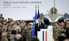 Le président  Emmanuel Macron lors des voeux aux forces armées à la base aérienne militaire d'Istres, dans le sud de la France, le 15 janvier 2026 ( POOL / Philippe Magoni )