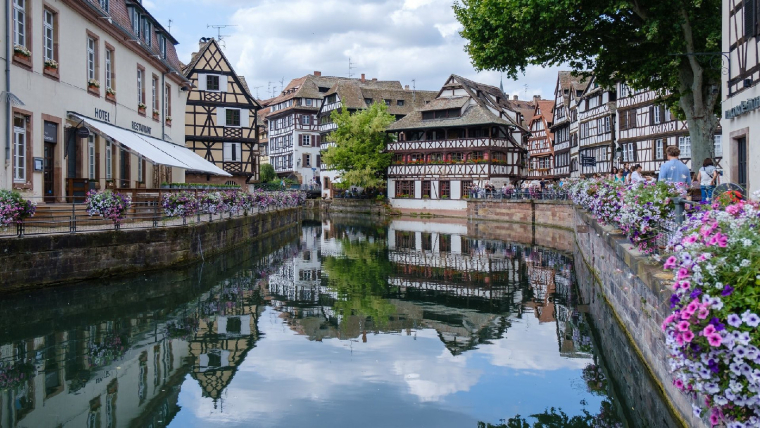 Les prix ont flambé de 5% à Rennes, de 6,5% à Nantes et même de plus de 8% à Strasbourg en un an. (Crédits photo : Unsplash - Patrick Robert Doyle )
