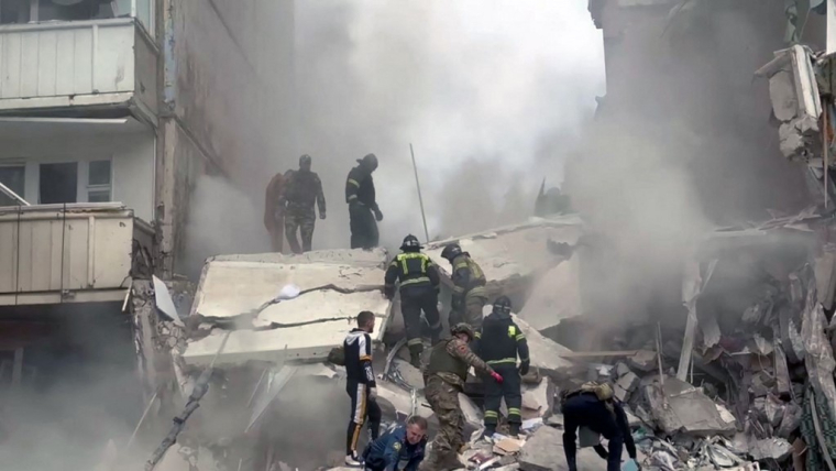 Capture d'écran d'une vidéo publiée sur Telegram montrant des opérations de secours après une frappe ukrainienne à Belgorod, en Russie, le 12 mai 2024. ( Telegram / @vvgladkov / HANDOUT )