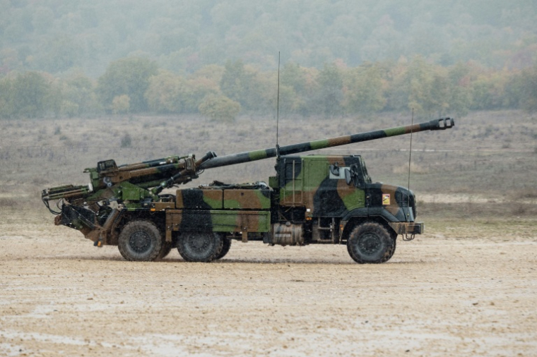 Démonstration du canon Caesar de KNDS sur le camp militaire de Canjuers , dans le sud de la FRance, le 20 octobre 2025 ( AFP / Frederic DIDES )