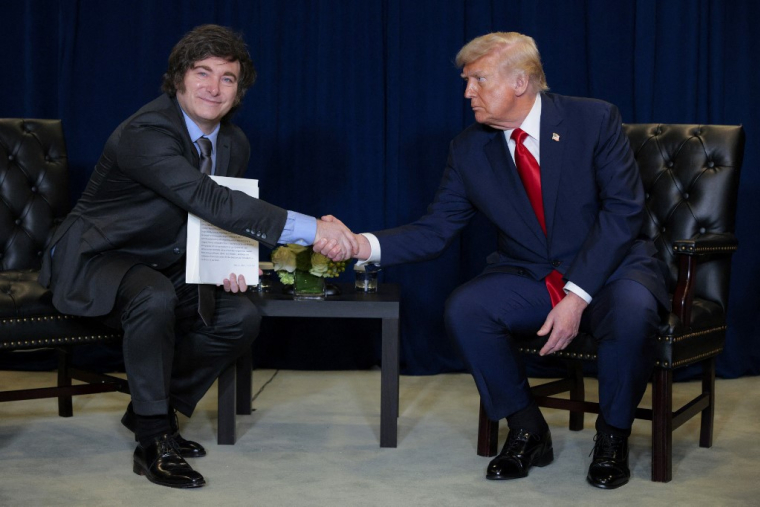 Donald Trump et Javier Milei, à New York, le 23 septembre 2025 ( GETTY IMAGES NORTH AMERICA / CHIP SOMODEVILLA )