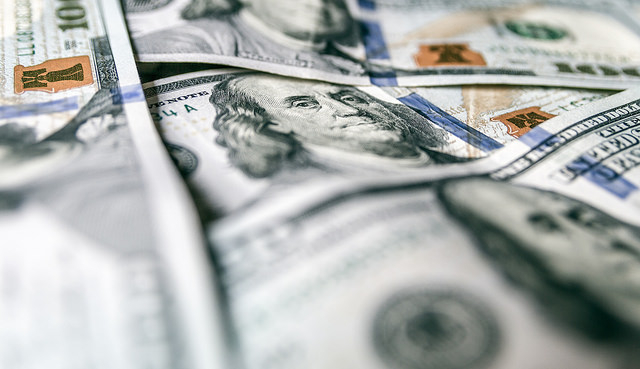 Les experts de Credit Suisse voient l'euro s'échanger à 1,22 dollar à un horizon de 12 mois. (crédit : piviso.com)