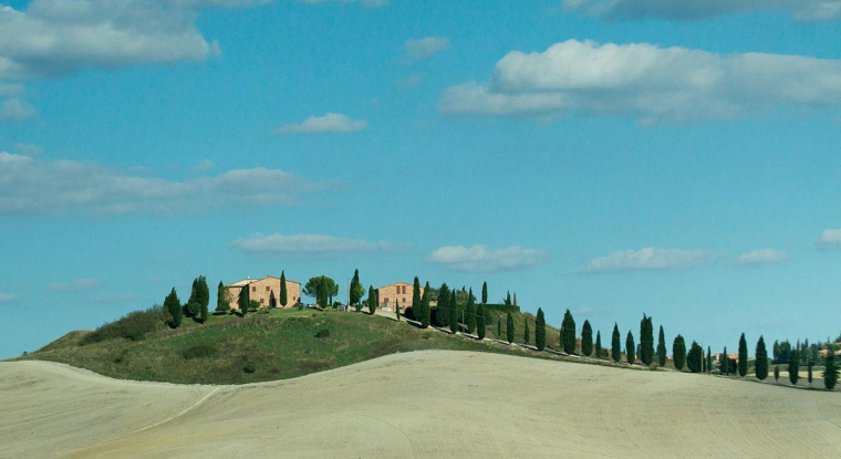Les trulli, constructions circulaires typiques des Pouilles, ont fait la réputation de cette petite ville, où les prix ont atteint jusqu’à 16.000 euros le mètre carré. (© DR)