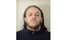 Badiss Mohamed Amide Bajjou, un Franco-Marocain de 24 ans arrêté au Maroc, soupçonné d'avoir commandité une série d'enlèvements visant des entrepreneurs du secteur des cryptomonnaies en France - photographie obtenue le 4 juin 2025 par Interpol ( INTERPOL / Handout )