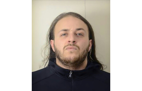 Badiss Mohamed Amide Bajjou, un Franco-Marocain de 24 ans arrêté au Maroc, soupçonné d'avoir commandité une série d'enlèvements visant des entrepreneurs du secteur des cryptomonnaies en France - photographie obtenue le 4 juin 2025 par Interpol ( INTERPOL / Handout )