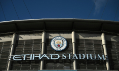 La façade de l'Etihad Stadium, antre du club de Manchester City,   le 30 septembre 2026 à Manchester ( AFP / Oli SCARFF )