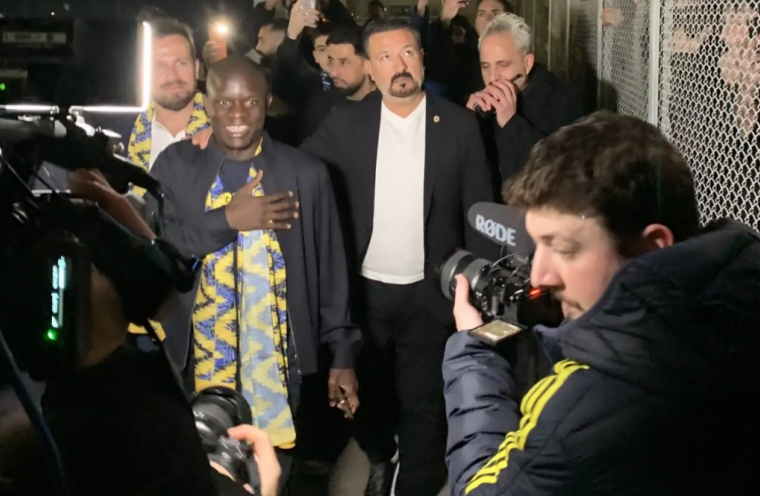 La folie à l'aéroport en Turquie pour l'accueil de N'Golo Kanté