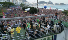 Vue aérienne du concert donné par les musiciens brésiliens Caetano Veloso et Gilberto Gil lors d'une manifestation à Rio de Janeiro, au Brésil, le 21 septembre 2025 ( AFP / Pablo PORCIUNCULA )
