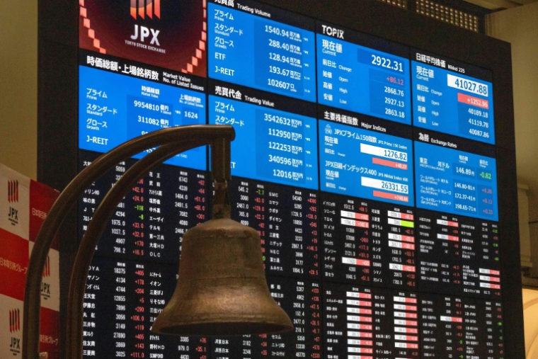 Les cotations sur un panneau de la bourse de Tokyo le 23 juillet 2025 ( AFP / Kazuhiro NOGI )
