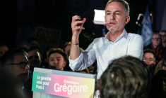 Le socialiste Emmanuel Grégoire, candidat de l'union de la gauche hors LFI aux municipales à Paris, lors d'un meeting, le 14 janvier 2026 à Paris ( AFP / Martin LELIEVRE )