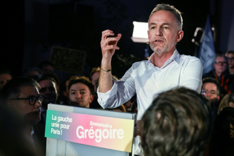 Le socialiste Emmanuel Grégoire, candidat de l'union de la gauche hors LFI aux municipales à Paris, lors d'un meeting, le 14 janvier 2026 à Paris ( AFP / Martin LELIEVRE )