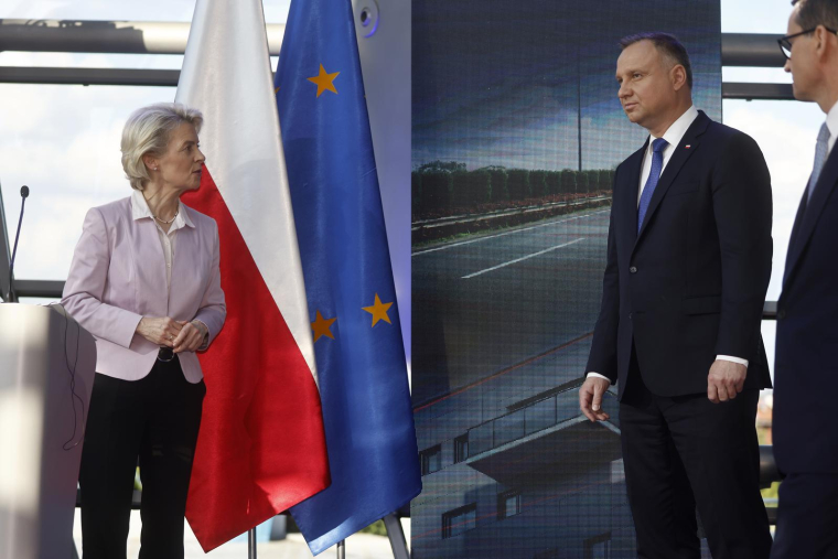 Ursula von der Leyen, présidente de la Commission européenne, avec Andrzej Duda le président polonais le 2 juin 2022. ( AFP / Wojtek Radwanski )