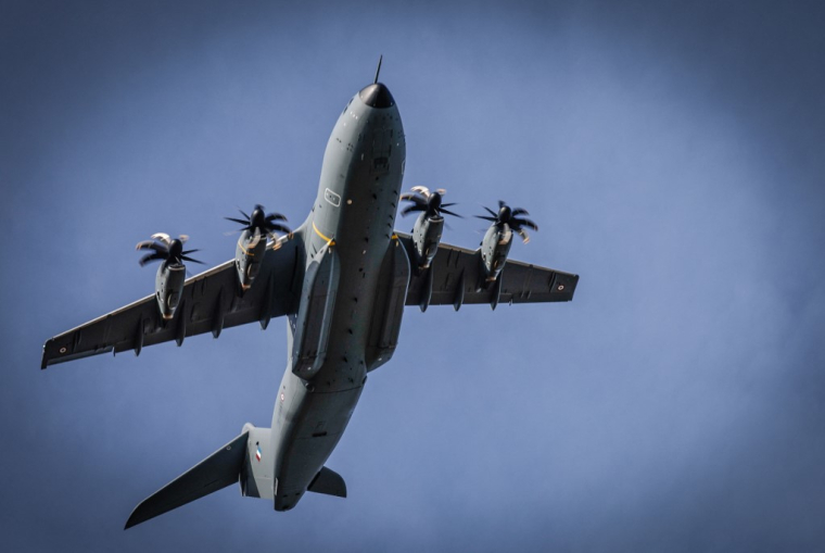 Un Airbus A400M, près de Dreux, en février 2026 (illustration) ( AFP / STEPHANE DE SAKUTIN )