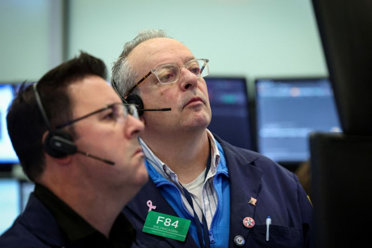 Les traders travaillent sur le parquet de la Bourse de New York