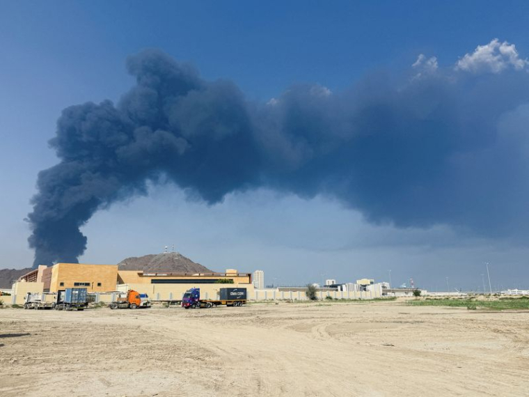 Zone pétrolière de Fujairah, après l'interception d'un drone par les défenses aériennes, selon le bureau des médias de Fujairah