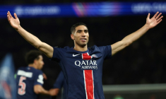 La joie d'Achraf Hakimi buteur pour le PSG lors de sa victoire 2-1 face à Arsenal en demi-finale retour de la Ligue des champions, le 7 mai 2025 au Parc des Princes ( AFP / FRANCK FIFE )