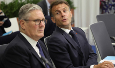 Keir Starmer et Emmanuel Macron à Erevan, en Arménie, le 4 mai 2026. ( AFP / LUDOVIC MARIN )