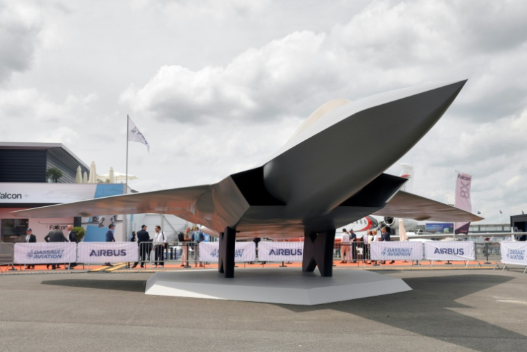 Un modèle grandeur réelle du projet abandonné de Scaf développé par Dassault Aviation, Airbus et Indra Sistemas, au Bourget en Seine-Saint-Denis le 20 juin 2023 ( AFP / Geoffroy Van der Hasselt )