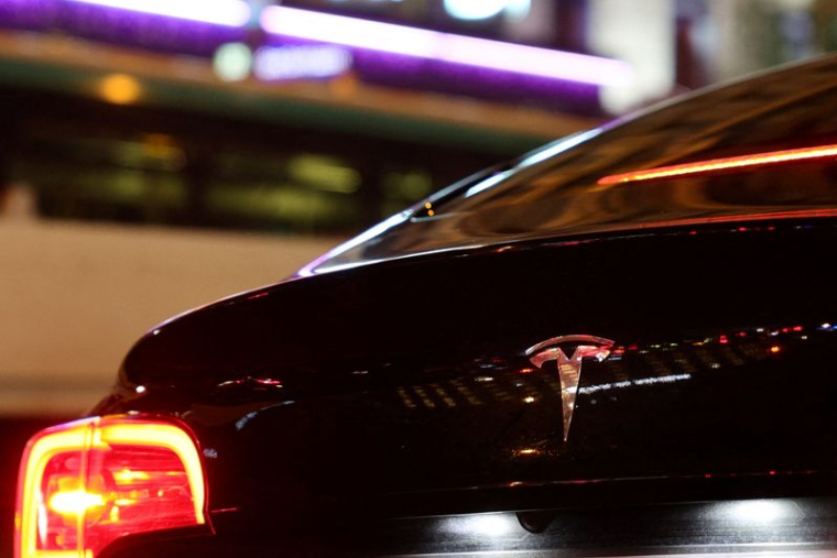 FRANCE: LE CHAUFFEUR DE LA TESLA IMPLIQUÉE DANS UN ACCIDENT MORTEL PORTE PLAINTE CONTRE LE CONSTRUCTEUR